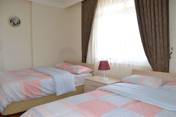 غرفتين وصالة مفروشة - قريبة من شاطئ البحر 