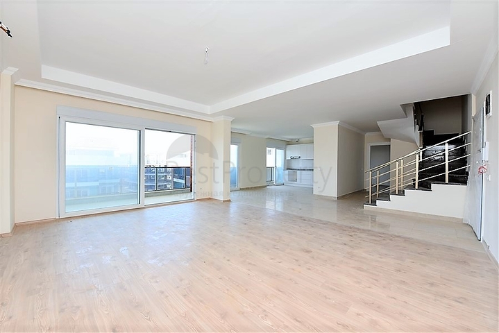 دوبلكس عائلية واسعة , ضمن مجمع خمس نجوم في منطقة اوبا الراقية