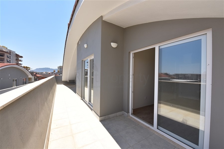 دوبلكس عائلية واسعة , ضمن مجمع خمس نجوم في منطقة اوبا الراقية