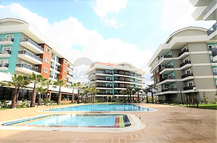 دوبلكس عائلية واسعة , ضمن مجمع خمس نجوم في منطقة اوبا الراقية