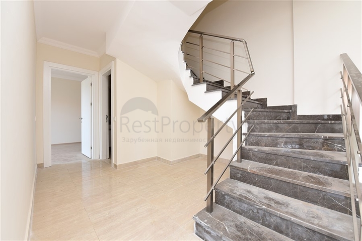 دوبلكس عائلية واسعة , ضمن مجمع خمس نجوم في منطقة اوبا الراقية