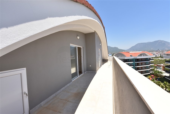 دوبلكس عائلية واسعة , ضمن مجمع خمس نجوم في منطقة اوبا الراقية