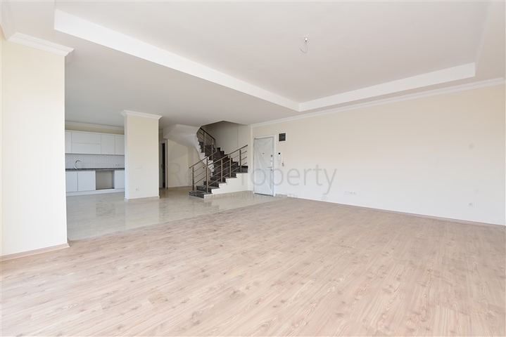 دوبلكس عائلية واسعة , ضمن مجمع خمس نجوم في منطقة اوبا الراقية