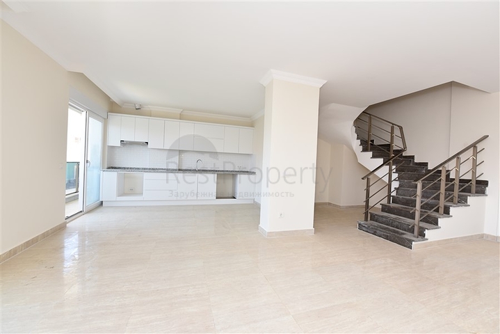 دوبلكس عائلية واسعة , ضمن مجمع خمس نجوم في منطقة اوبا الراقية