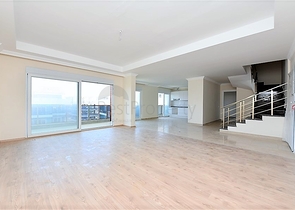 دوبلكس عائلية واسعة , ضمن مجمع خمس نجوم في منطقة اوبا الراقية