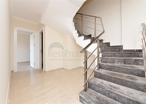 دوبلكس عائلية واسعة , ضمن مجمع خمس نجوم في منطقة اوبا الراقية