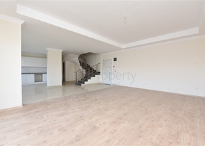 دوبلكس عائلية واسعة , ضمن مجمع خمس نجوم في منطقة اوبا الراقية