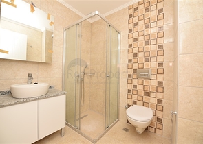 دوبلكس عائلية واسعة , ضمن مجمع خمس نجوم في منطقة اوبا الراقية