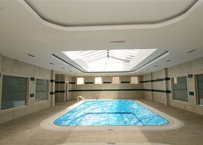 دوبلكس عائلية واسعة , ضمن مجمع خمس نجوم في منطقة اوبا الراقية