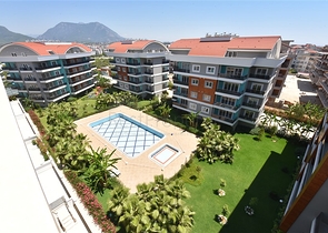 دوبلكس عائلية واسعة , ضمن مجمع خمس نجوم في منطقة اوبا الراقية