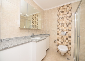 دوبلكس عائلية واسعة , ضمن مجمع خمس نجوم في منطقة اوبا الراقية