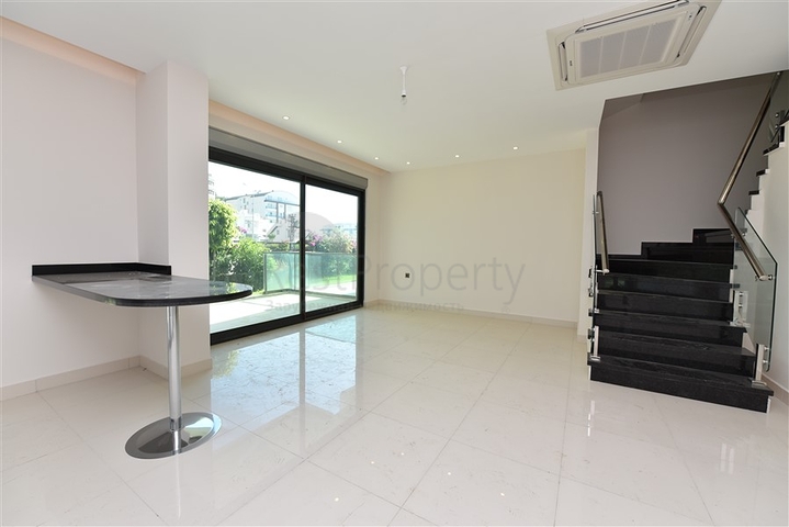 دوبلكس باطلالة مفتوحة ضمن مجمع حديث في كارجي جاك 