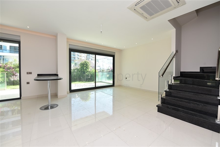 دوبلكس باطلالة مفتوحة ضمن مجمع حديث في كارجي جاك 