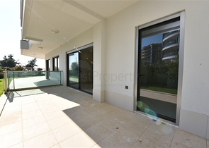 دوبلكس باطلالة مفتوحة ضمن مجمع حديث في كارجي جاك 