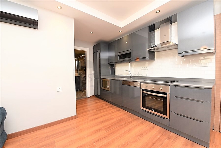 غرفة نوم وصالة مؤثثة في منطقة مركزية في اوبا 