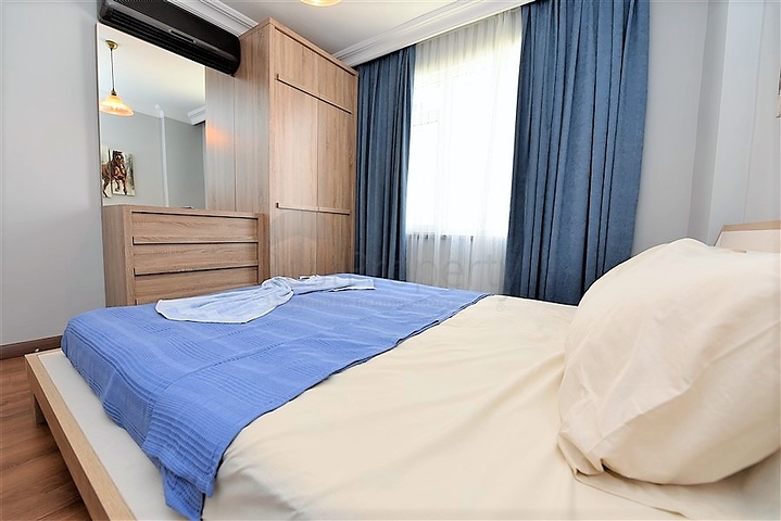 غرفة نوم وصالة مؤثثة في منطقة مركزية في اوبا 