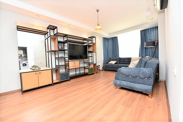 غرفة نوم وصالة مؤثثة في منطقة مركزية في اوبا 