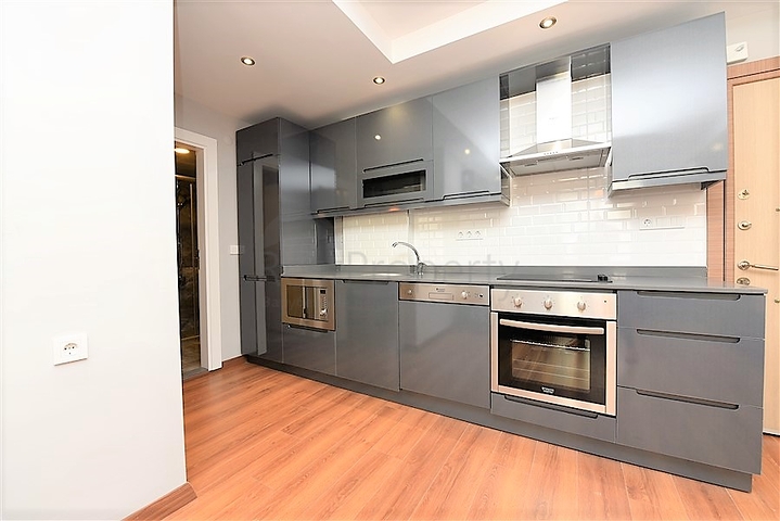 غرفة نوم وصالة مؤثثة في منطقة مركزية في اوبا 