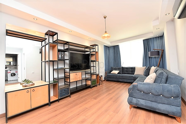 غرفة نوم وصالة مؤثثة في منطقة مركزية في اوبا 