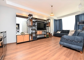 غرفة نوم وصالة مؤثثة في منطقة مركزية في اوبا 