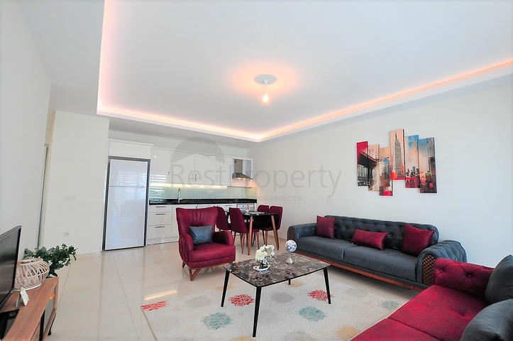 شقة مؤثثة من تصميم غرفة وصالة ضمن  مجمع ذو خدمات مميزة في مهموتلار - الانيا 