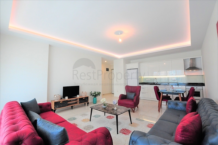 شقة مؤثثة من تصميم غرفة وصالة ضمن  مجمع ذو خدمات مميزة في مهموتلار - الانيا 