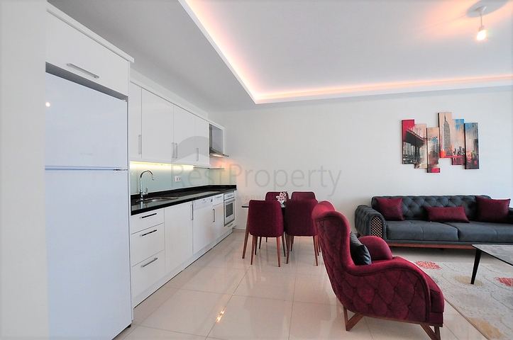 شقة مؤثثة من تصميم غرفة وصالة ضمن  مجمع ذو خدمات مميزة في مهموتلار - الانيا 