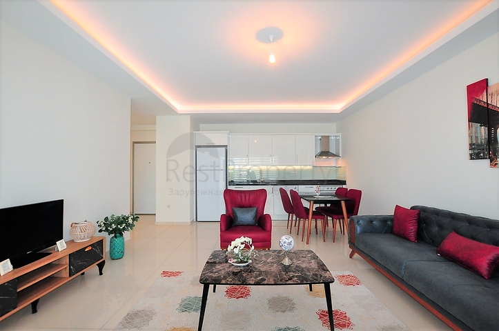 شقة مؤثثة من تصميم غرفة وصالة ضمن  مجمع ذو خدمات مميزة في مهموتلار - الانيا 