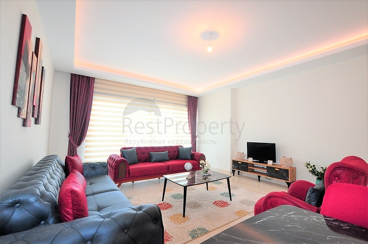 شقة مؤثثة من تصميم غرفة وصالة ضمن  مجمع ذو خدمات مميزة في مهموتلار - الانيا 