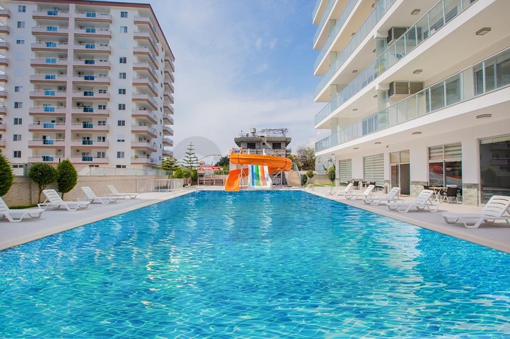 شقة مؤثثة من تصميم غرفة وصالة ضمن  مجمع ذو خدمات مميزة في مهموتلار - الانيا 