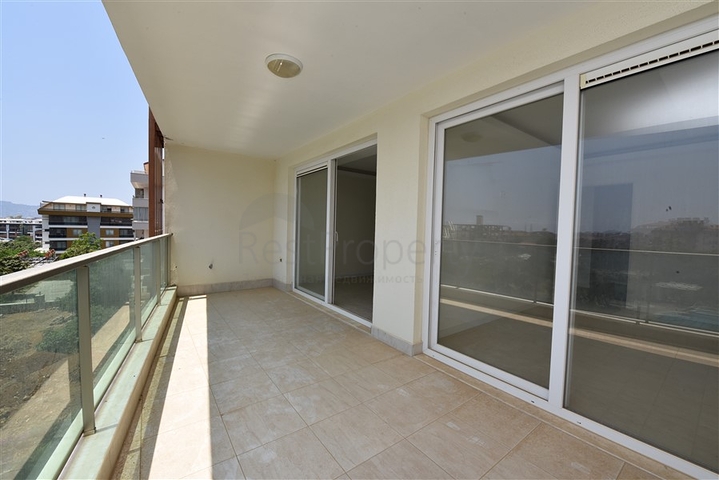 شقة غرفة وصالة ضمن مجمع فاخر في اوبا -الانيا 