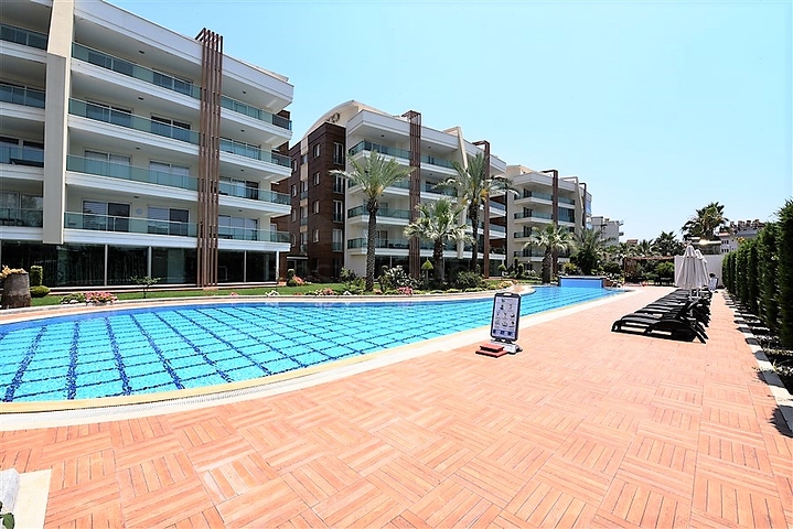 شقة غرفة وصالة ضمن مجمع فاخر في اوبا -الانيا 