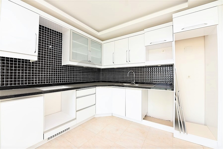 شقة غرفة وصالة ضمن مجمع فاخر في اوبا -الانيا 