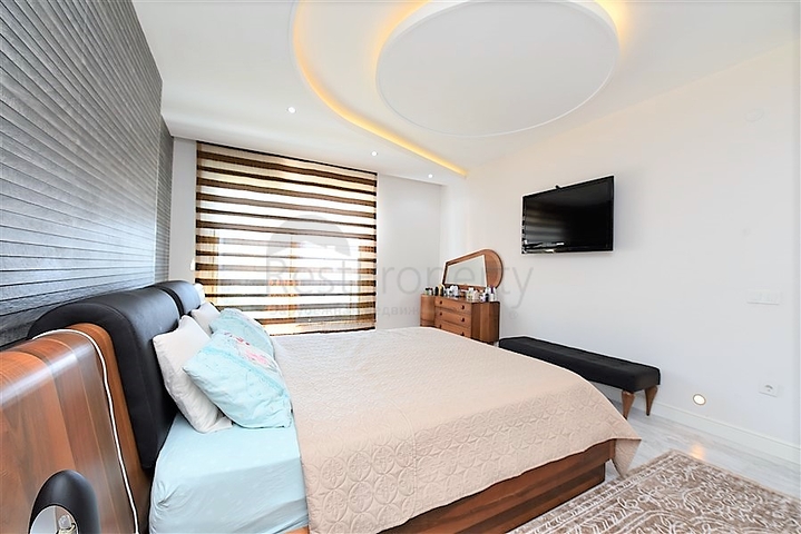 شقة عائلية واسعة من تصميم خمس غرف نوم وصالة - مؤثثة - في توسمور - الانيا 