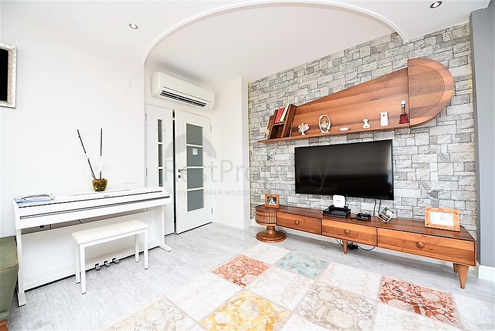 شقة عائلية واسعة من تصميم خمس غرف نوم وصالة - مؤثثة - في توسمور - الانيا 