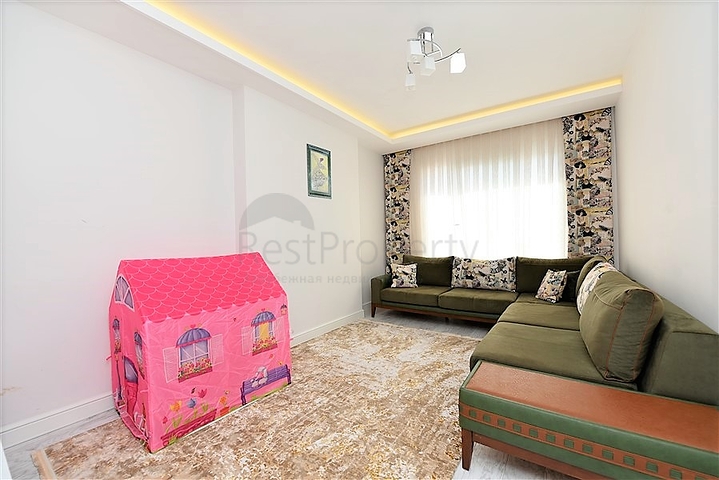 شقة عائلية واسعة من تصميم خمس غرف نوم وصالة - مؤثثة - في توسمور - الانيا 