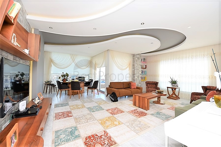 شقة عائلية واسعة من تصميم خمس غرف نوم وصالة - مؤثثة - في توسمور - الانيا 