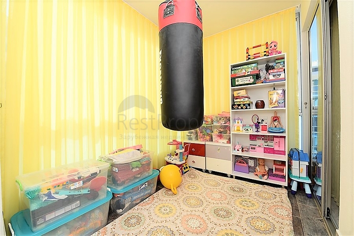 شقة عائلية واسعة من تصميم خمس غرف نوم وصالة - مؤثثة - في توسمور - الانيا 