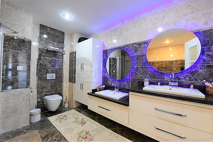 شقة عائلية واسعة من تصميم خمس غرف نوم وصالة - مؤثثة - في توسمور - الانيا 