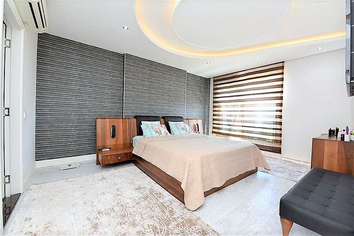 شقة عائلية واسعة من تصميم خمس غرف نوم وصالة - مؤثثة - في توسمور - الانيا 