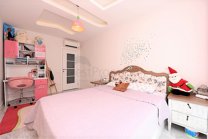 شقة عائلية واسعة من تصميم خمس غرف نوم وصالة - مؤثثة - في توسمور - الانيا 