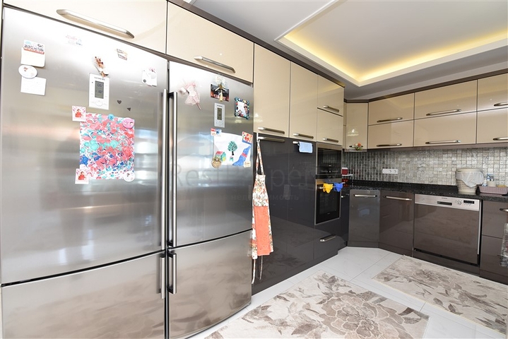 شقة عائلية واسعة من تصميم خمس غرف نوم وصالة - مؤثثة - في توسمور - الانيا 