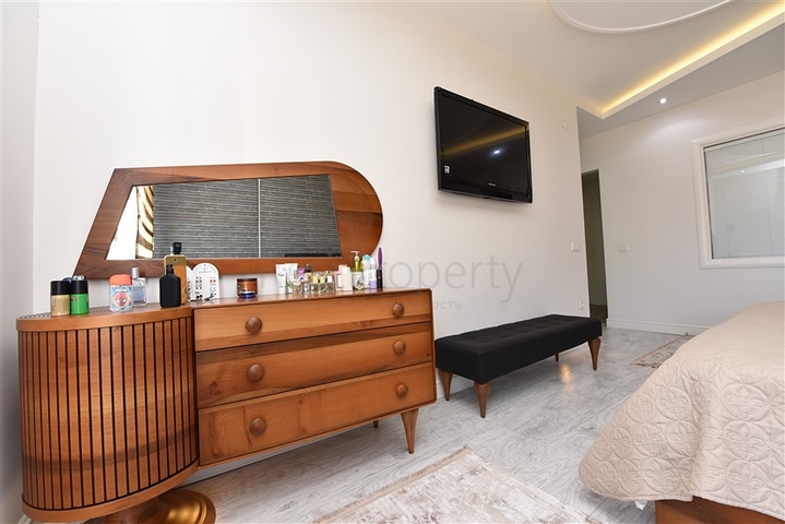 شقة عائلية واسعة من تصميم خمس غرف نوم وصالة - مؤثثة - في توسمور - الانيا 