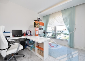 شقة عائلية واسعة من تصميم خمس غرف نوم وصالة - مؤثثة - في توسمور - الانيا 