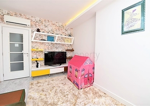 شقة عائلية واسعة من تصميم خمس غرف نوم وصالة - مؤثثة - في توسمور - الانيا 