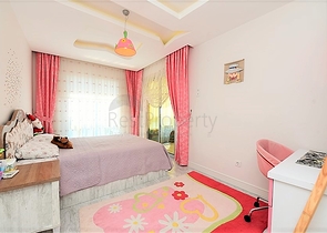 شقة عائلية واسعة من تصميم خمس غرف نوم وصالة - مؤثثة - في توسمور - الانيا 