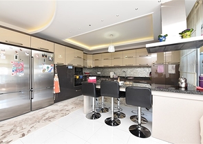 شقة عائلية واسعة من تصميم خمس غرف نوم وصالة - مؤثثة - في توسمور - الانيا 