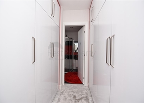 شقة عائلية واسعة من تصميم خمس غرف نوم وصالة - مؤثثة - في توسمور - الانيا 