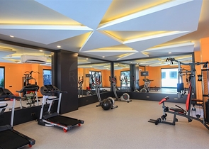 اطلالة بحرية مباشرة -شقة من تصميم غرفة وصالة ضمن مجمع سكني حديث في مهموتلار - الانيا 