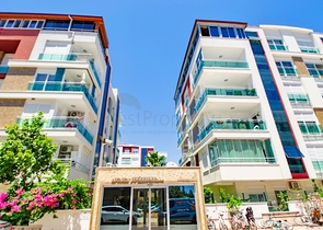 شقة بغرفة نوم واحدة في مجمع في كونيالتي